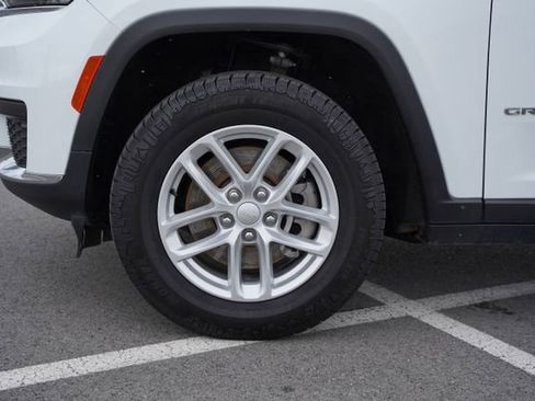 Used 2023 Jeep Grand Cherokee L Laredo image 10
