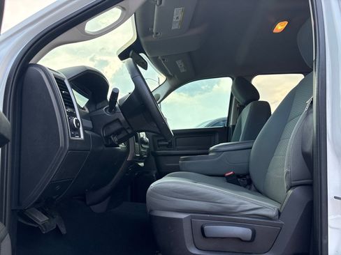 Used 2015 RAM 1500 Express RWD image 13