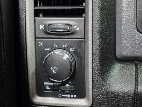 Used 2019 RAM 1500 Express w/ Express Value Package AWD/4WD image 37