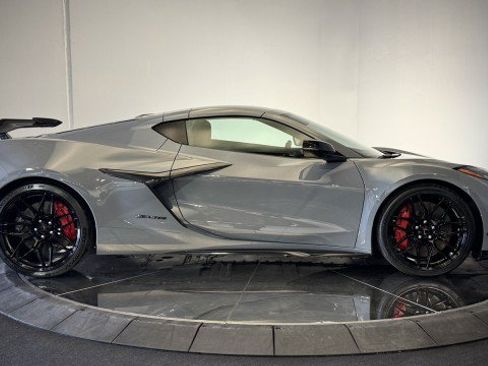 Used 2024 Chevrolet Corvette Z06 w/ Z07 Performance Package RWD image 30