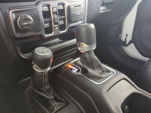 Used 2022 Jeep Wrangler Unlimited Sahara image 21