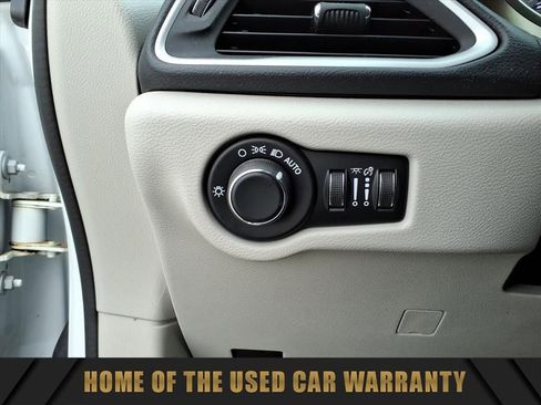 Used 2019 Chrysler Pacifica LX image 18