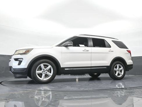 Used 2018 Ford Explorer XLT w/ Equipment Group 202A FWD image 59