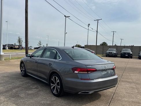 Used 2022 Volkswagen Passat 2.0T SE FWD image 13