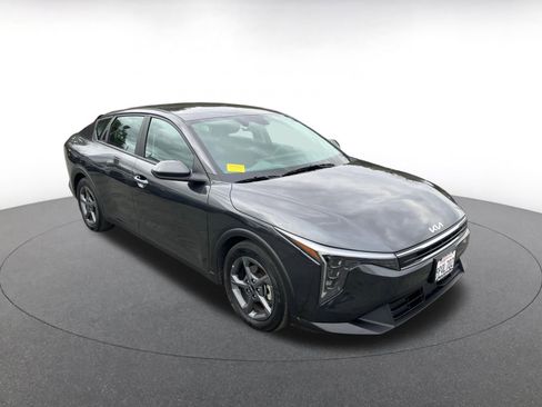 Used 2025 Kia K4 LXS image 1