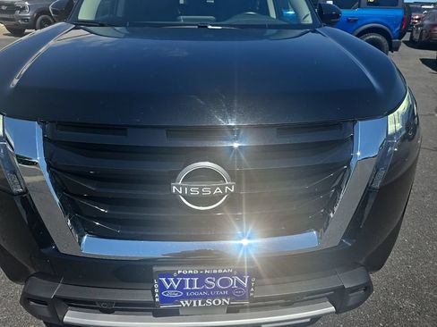 Used 2025 Nissan Pathfinder SL AWD/4WD image 30