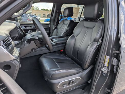 Used 2024 Jeep Wagoneer Series II w/ Flexible Seating Group AWD/4WD image 13