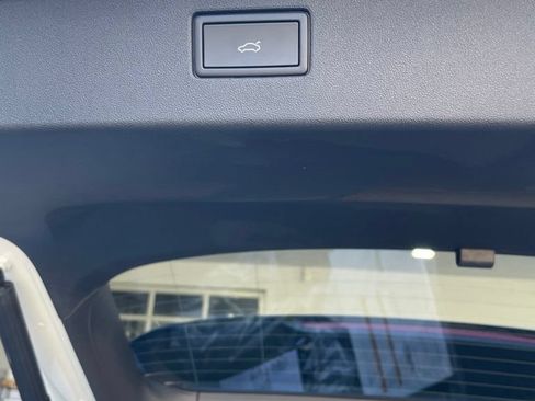 New 2026 Volkswagen Tiguan SE R-Line AWD/4WD image 10