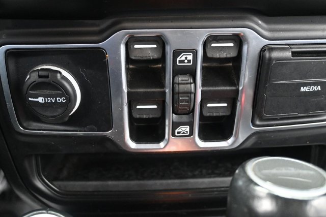 Used 2022 Jeep Gladiator Overland AWD/4WD image 14