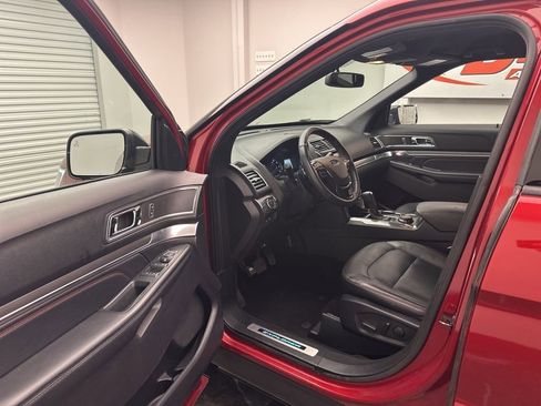 Used 2019 Ford Explorer Sport image 5