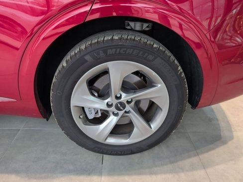 Used 2026 Genesis GV70 2.5T Advanced image 10