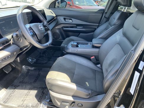 Used 2023 Nissan Ariya FWD image 16