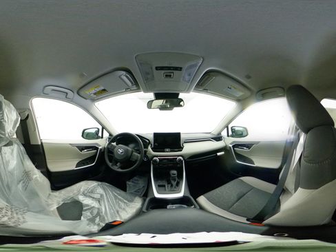 New 2025 Toyota RAV4 XLE image 33