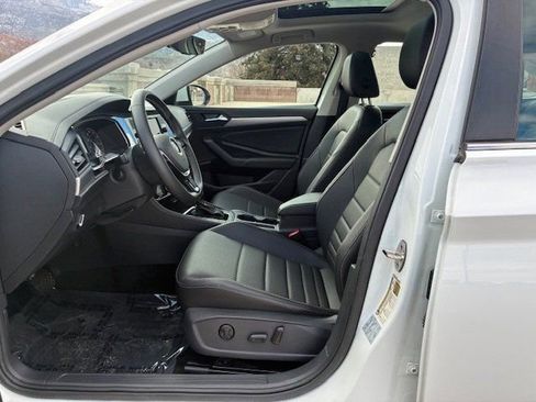 Used 2021 Volkswagen Jetta SE image 11