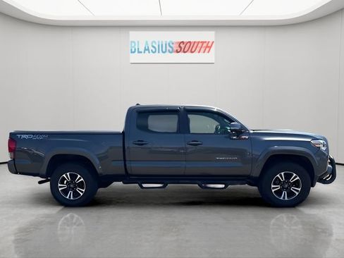 Used 2016 Toyota Tacoma TRD Sport w/ Premium & Technology Package AWD/4WD image 2