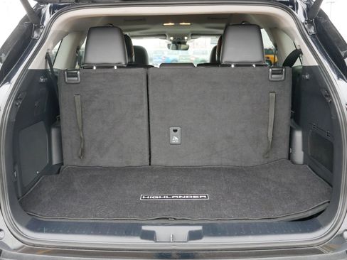 Used 2024 Toyota Highlander Limited image 14