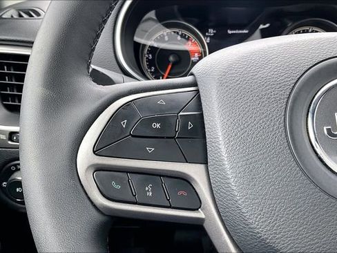 Used 2022 Jeep Cherokee Latitude Lux FWD image 10