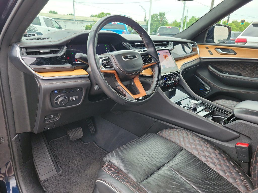 Used 2023 Jeep Grand Cherokee Summit AWD/4WD image 19