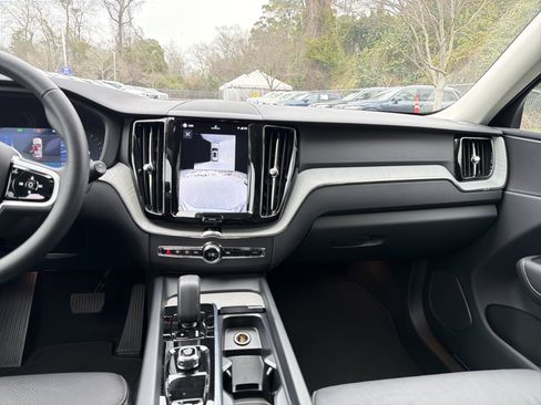Certified 2025 Volvo XC60 B5 Plus image 31