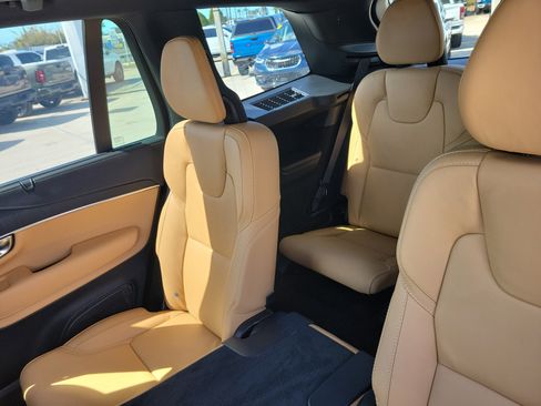 Used 2025 Volvo XC90 T8 Ultra w/ Protection Package Premier image 16