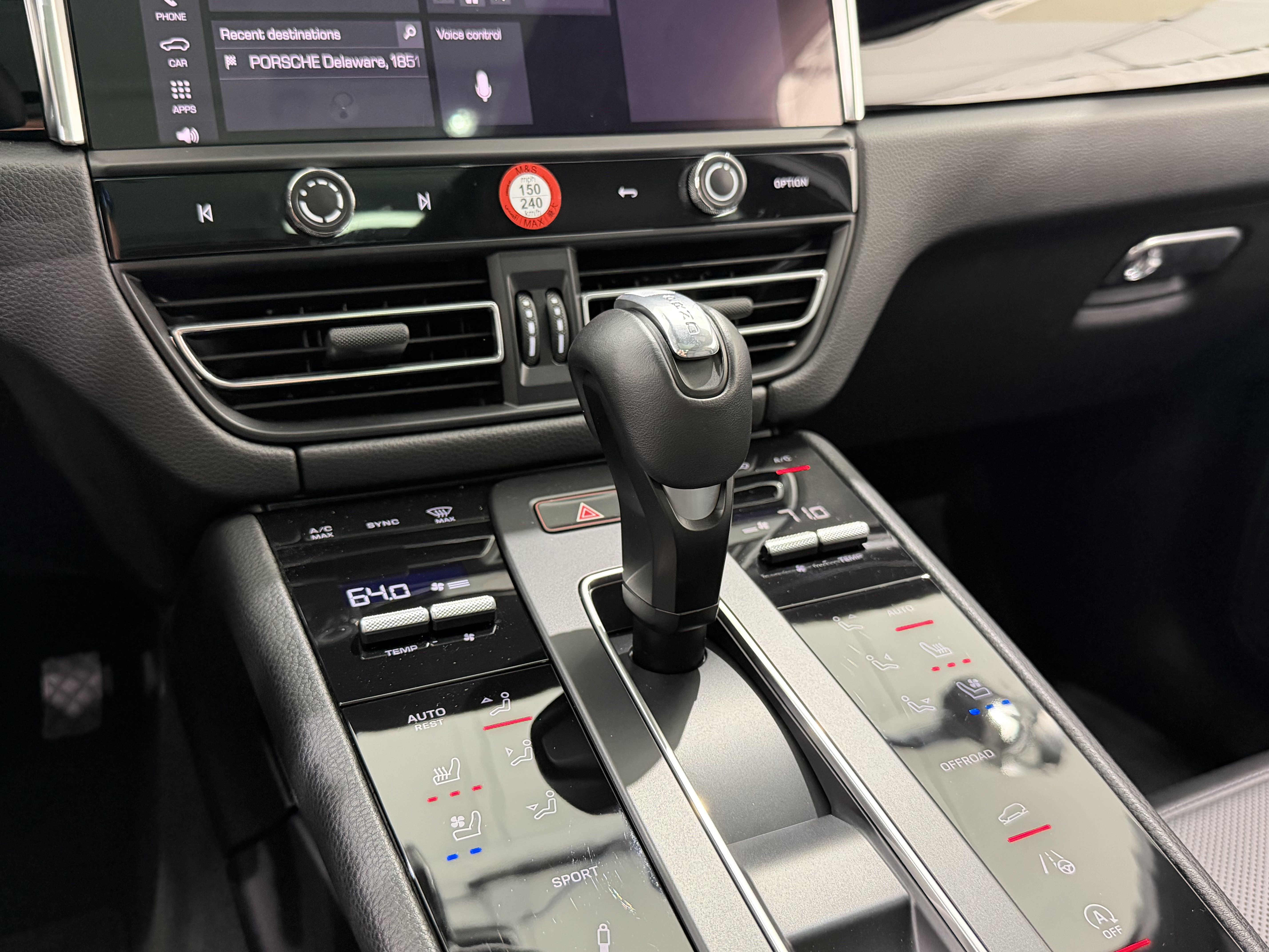 Certified 2024 Porsche Macan S AWD/4WD image 38