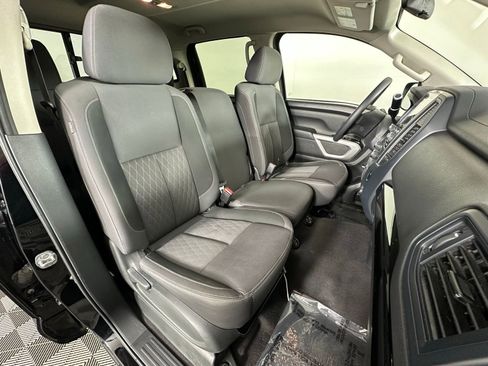 Used 2023 Nissan Titan SV image 7