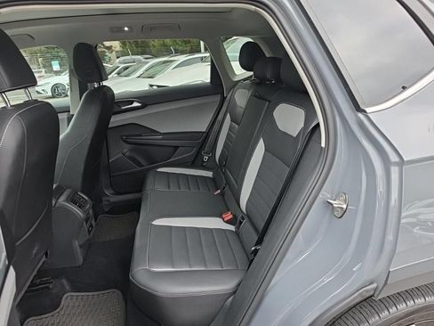 Used 2022 Volkswagen Taos SEL AWD/4WD image 9
