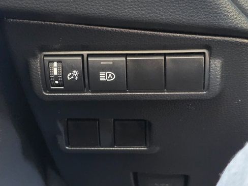 Used 2023 Toyota Corolla Cross XLE image 37