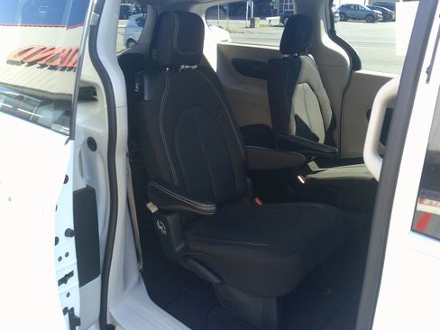 Used 2023 Chrysler Voyager LX FWD image 26