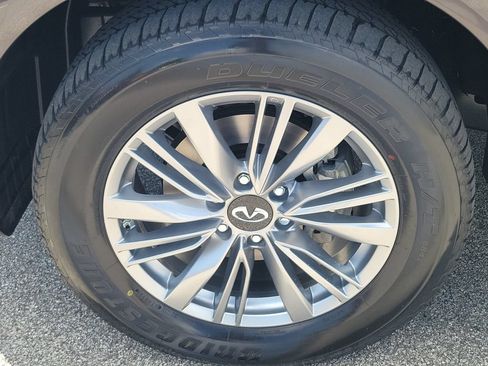Used 2023 INFINITI QX80 Luxe w/ All-Season Package AWD/4WD image 7