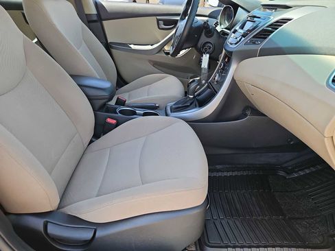 Used 2014 Hyundai Elantra SE image 20