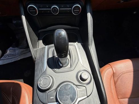 Used 2018 Alfa Romeo Giulia AWD image 19