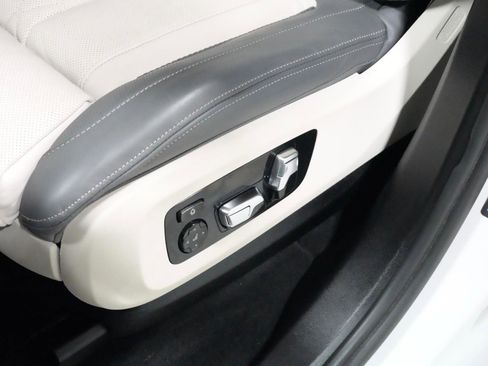 Used 2023 BMW X7 xDrive40i w/ Executive Package AWD/4WD image 41