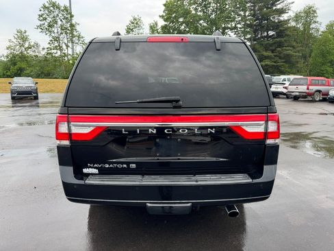 Used 2017 Lincoln Navigator L Select AWD/4WD image 4