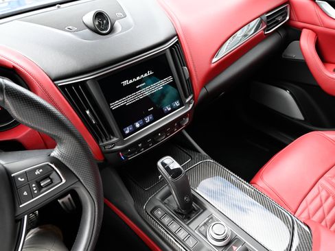Used 2023 Maserati Levante Trofeo AWD/4WD image 28