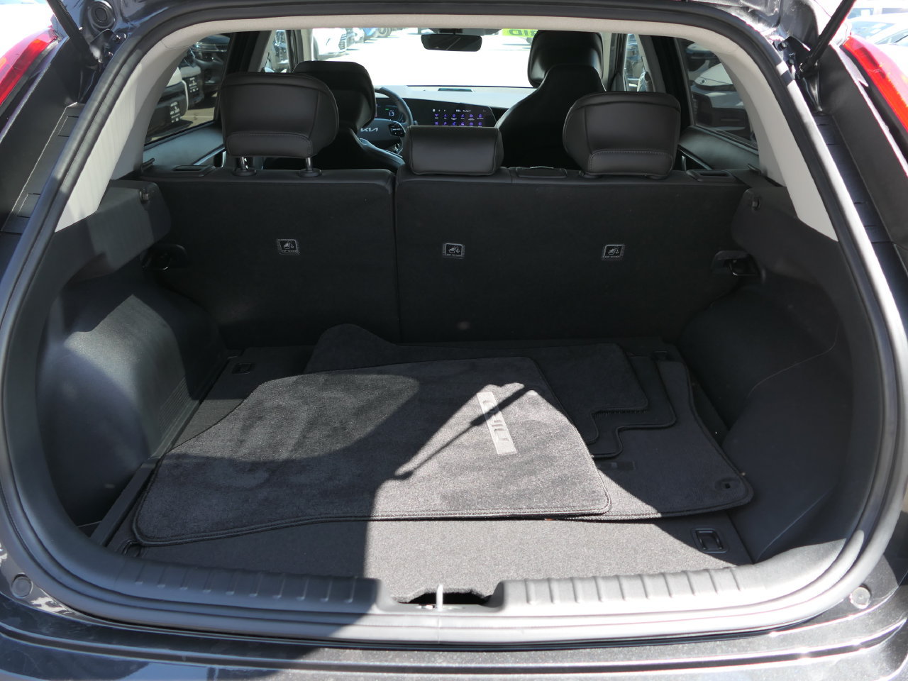 Used 2025 Kia Niro EX FWD image 21