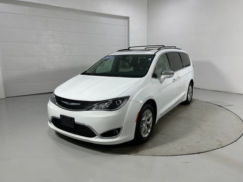 Used 2019 Chrysler Pacifica Limited FWD image 23