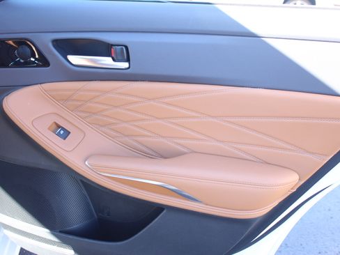 Used 2020 Toyota Avalon Limited image 30