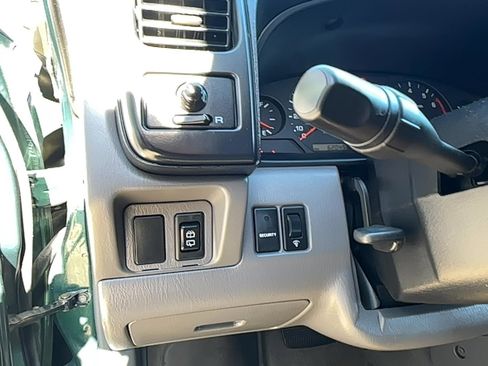 Used 2001 Nissan Xterra XE image 11