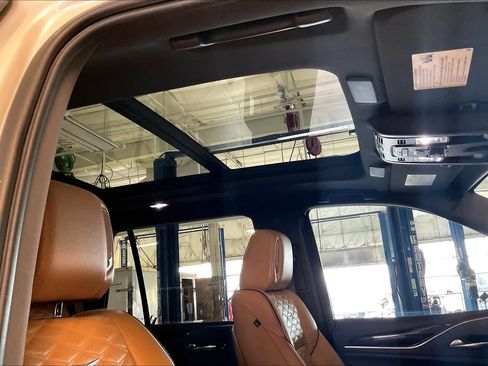 Used 2021 Cadillac Escalade Premium Luxury RWD image 13