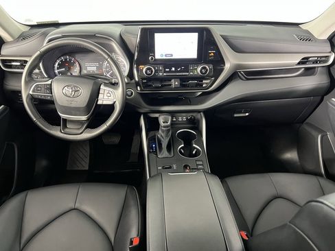 Used 2025 Toyota Highlander XLE image 13