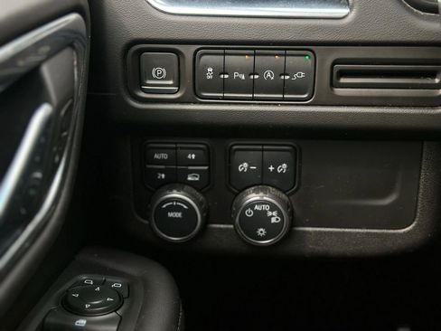 Used 2021 Chevrolet Suburban LT image 15