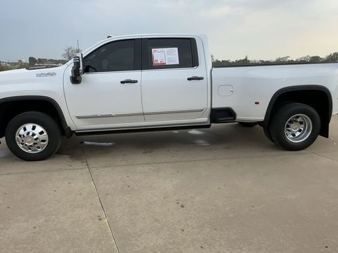 Used 2024 Chevrolet Silverado 3500 High Country w/ High Country Premium Package image 6