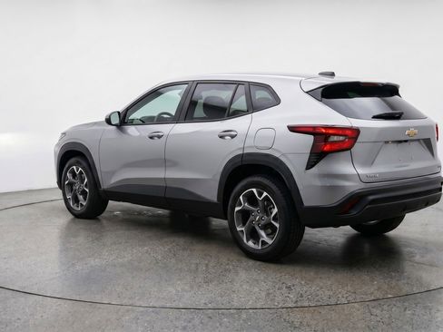 Used 2025 Chevrolet Trax LT FWD image 6