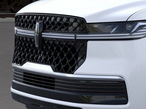 New 2026 Lincoln Navigator Reserve w/ Jet Appearance Package AWD/4WD image 17