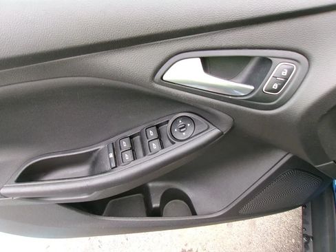 Used 2018 Ford Focus SE FWD image 15