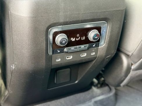 Used 2023 Chevrolet Suburban Z71 w/ Luxury Package AWD/4WD image 27