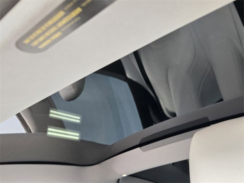 Used 2025 Tesla Model 3 Long Range image 11