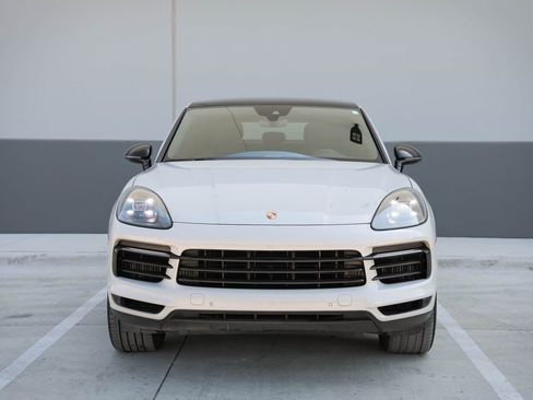 Used 2021 Porsche Cayenne Coupe image 3