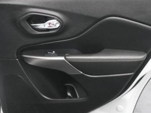 Used 2021 Jeep Cherokee Limited AWD/4WD image 15